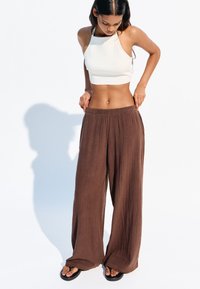 Bershka - WIDE RUSTIC - Pantalon classique - dark brown Image miniature 1