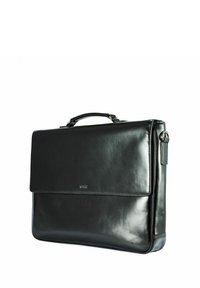 Czarna skórzana teczka o gładkiej fakturze, z zamknięciem na klapę, górnym uchwytem i bocznymi detalami metalowymi. Charakteryzuje się eleganckim, prostokątnym designem.