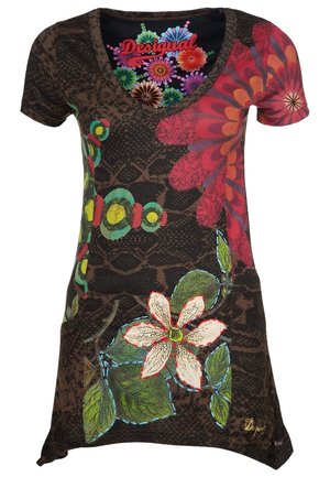 Lyhythihainen ruskea tunika, jossa on V-aukko ja kukkakuviot punaisessa, vihreässä ja keltaisessa sekä kirjailu- ja tekstuurikoristeluja.