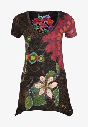 Lyhythihainen ruskea tunika, jossa on V-aukko ja kukkakuviot punaisessa, vihreässä ja keltaisessa sekä kirjailu- ja tekstuurikoristeluja.