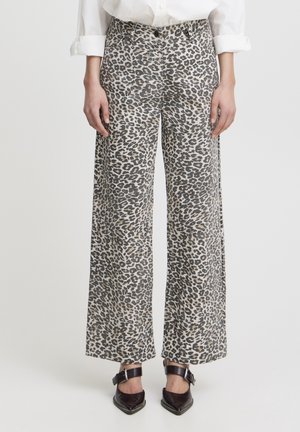 IXJILLA PA - Flared Jeans - cornstalk leo print