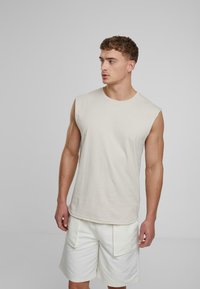 Urban Classics OPEN EDGE SLEEVELESS - Débardeur - cloud