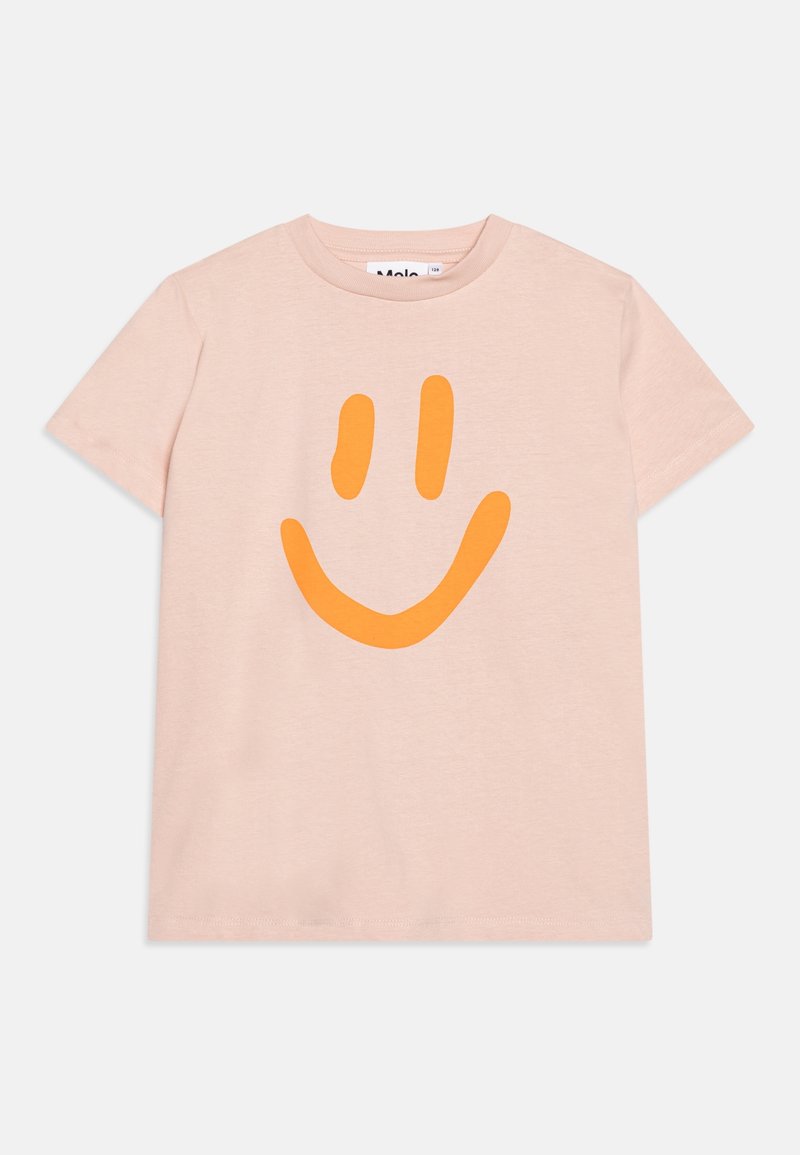 Lichtroze T-shirt met korte mouwen, grote oranje smiley-afbeelding op de voorkant, ronde halslijn en kindermaatlabel.