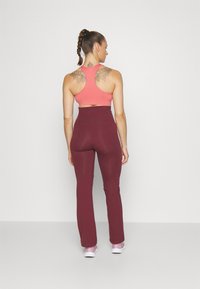 ONLY Play ONPDAISY-2 SEAM BRA  - Brassières de sport à maintien normal - mineral red