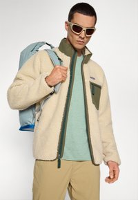 Patagonia CLASSIC RETRO-X - Polárdzseki - dark natural/basin green