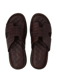 Brune læder slip-on sandaler med krokodilleskindsstruktur, åben tå design og dobbelte stropper. Med en polstret indersål og syede kanter.