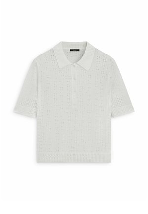 Witte polo met korte mouwen en opengewerkt patroon, met knoopsluiting en klassieke kraag, plat gelegd op een witte achtergrond.