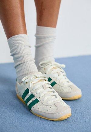 JAPAN UNISEX - Sneakers low - off white/collegiate green/orange tint