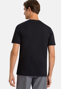 Hanro LIVING V 1/2 ARM - Jednoduché tričko - black