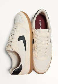 Bershka Sneakers - white