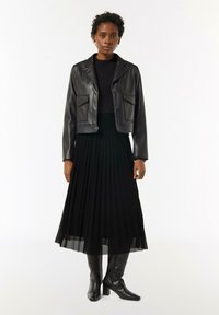 comma MIT ELASTISCHEM BUND - Faltenrock - schwarz