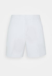 Bílé kraťasy s hladkým povrchem, mají rovný střih, plochý pás a standardní zadní kapsy, určeny pro neformální nošení.