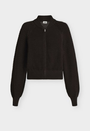 Czarny dziany sweter na zamek z prążkowanym kołnierzem, mankietami i dołem, z teksturowanym wzorem wafla i długimi rękawami.