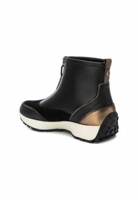 Carmela Botines con plataforma - black