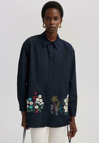 Touché Privé EMBROIDERED WITH SIDE SLIT DETAIL - Camicia - navy blue