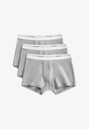 Sivé boxerky s bielym elastickým pásom s logom "GANT." Tkanina je hladká a pružná, s priliehavým strihom.