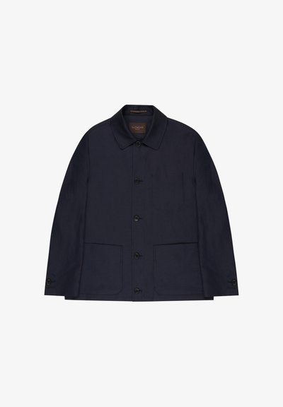 Marineblaue Jacke aus leichtem Stoff, mit Kragen, vorderen Knöpfen, zwei Fronttaschen und einer dezenten Textur. Markenetikett innen.