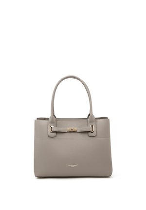 Graue rechteckige Handtasche mit zwei Griffen, einem horizontalen Riemen mit einer kleinen goldenen Schnalle und einer subtil strukturierten Oberfläche.