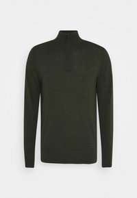 Pull vert foncé à manches longues avec un col montant et une courte fermeture éclair frontale, texture tricot uni, coupe ajustée, et petit logo sur la poitrine.