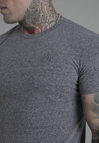 SIKSILK - T-shirt basic