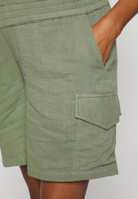MAMALICIOUS Short - green