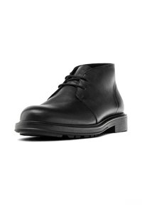 Bottines en cuir noir à bout rond, avec lacets à l'avant et semelle en caoutchouc texturée. Design simple avec des accents minimalistes.