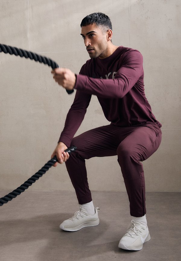 LEBRON TR 1 - Training shoe2