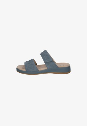 Blauwe suède slidesandalen met gevoerde banden, een geveerd voetbed en een beige rubberen zool hebben een laag profiel en een praktische haak-en-lus sluiting.