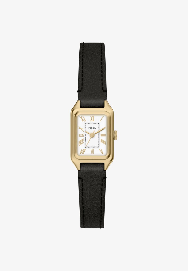 Montre carrée ton or avec un cadran blanc, un bracelet en cuir noir, des chiffres romains comme index, et une finition texturée sur le bracelet.