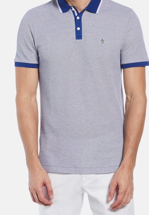 Polo à manches courtes en bleu et blanc, présentant un motif tricoté texturé, un col, une patte de boutonnage à deux boutons et un logo brodé.