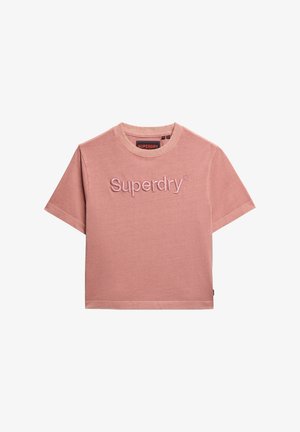 T-shirt in cotone rosa con girocollo e maniche corte, caratterizzata dal testo in rilievo "Superdry" al centro. Texture liscia, vestibilità casual.