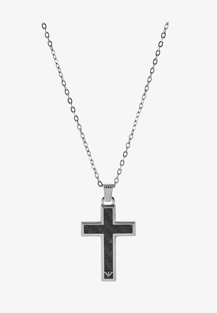 Collana in argento con pendente a croce nera, caratterizzata da una finitura lucida e un centro testurizzato, con un logo alla base.