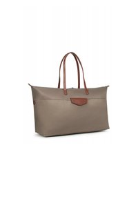 Borsa tote grigia realizzata in materiale resistente, con manici in pelle marrone e una pattina anteriore. Chiusura con zip e design spazioso per versatilità.