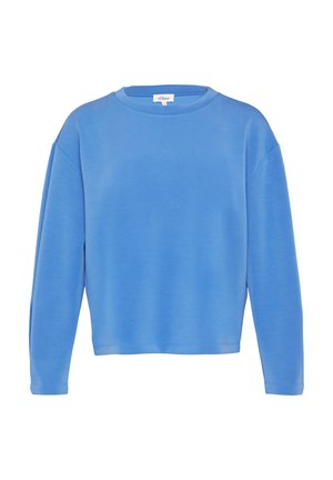 Gaiši zils džemperis, kas izgatavots no mīksta auduma, ar apaļu kaklu, garām piedurknēm un brīvu piegriezumu. Vienkāršs dizains bez rakstiem vai akcentiem.