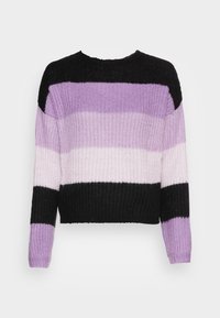 Sweter dziergany z poziomymi paskami w odcieniach lawendy, jasnego fioletu, czerni i ciemnego fioletu. Krótki krój z okrągłym dekoltem.