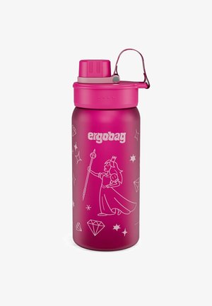 Rosa Wasserflasche mit Klappdeckel und Tragegurt, zeigt eine Prinzessin mit einem Stab, umgeben von Sternen und Diamanten, vorne mit "ergobag"-Marke.