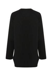 Cămașă neagră cu mânecă lungă, decolteu rotund, mâneci raglan, feronerie laterală și textură netedă; design simplu și culoare solidă.