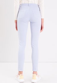 Cache Cache 5-POCKET - Vaqueros pitillo - bleu pastel