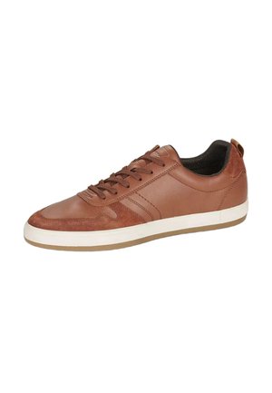 Baskets marron en cuir et daim avec lacets à l'avant, semelle blanche et doublure intérieure noire, vues de côté sur fond blanc.
