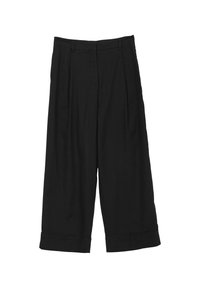 Schwarze, weit geschnittene, cropped Hose mit Gürtelschlaufen, Vorderfalten und umgeschlagenen Säumen auf einem weißen Hintergrund.