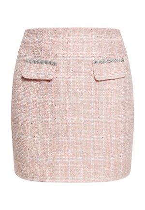 Vaaleanpunainen tweed-minihame, jossa on tekstuuripinta, kahta etutaskua ja koristeellisia hopeanvärisiä yksityiskohtia taskujen saumoissa.