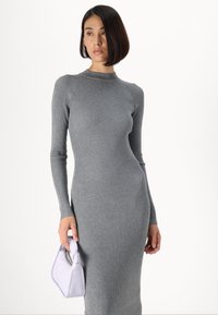 Vero Moda Tall VMWILLOW DRESS - Svetríkové šaty - medium grey