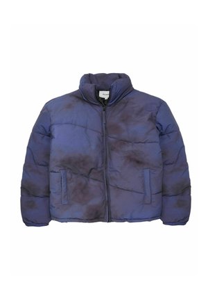 Gevoerde jas in paars met donkere tie-dye patronen, hoge kraag, volledige ritssluiting aan de voorkant en twee zijzakken. Geweven, geïsoleerde stof.