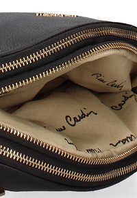 Borsetta in pelle nera con zip dorata, caratterizzata da un interno beige foderato con un motivo a script ripetuto "Pierre Cardin".