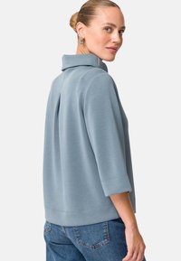 zero Sweater - goblin blue