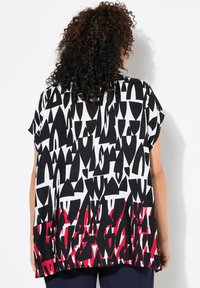Ulla Popken ABSTRACT GEOMETRIC PRINT CAP SLEEVE - Bluse - marine