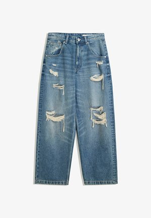 Blå denimjeans med flere store slidte og revnede områder på forsiden af lårene og knæene, lige benpasform og klassisk fem-lommemodel.