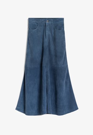 Blaue Wildlederrock in knielanger Länge mit taillierter Passform, Fronttaschen und einem ausgestellten Saum. Der Rock hat eine glatte Textur und saubere Nähte.