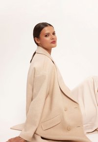 Makalu - Klasyczny płaszcz