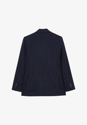 Blazer navy avec des rayures blanches verticales, design structuré, fente arrière unique et poignets à trois boutons. Texture du tissu lisse.